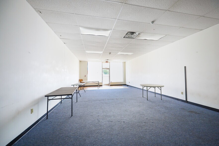 More Photos Of 2052-2070 Romig Rd, Akron Storefront For Sale