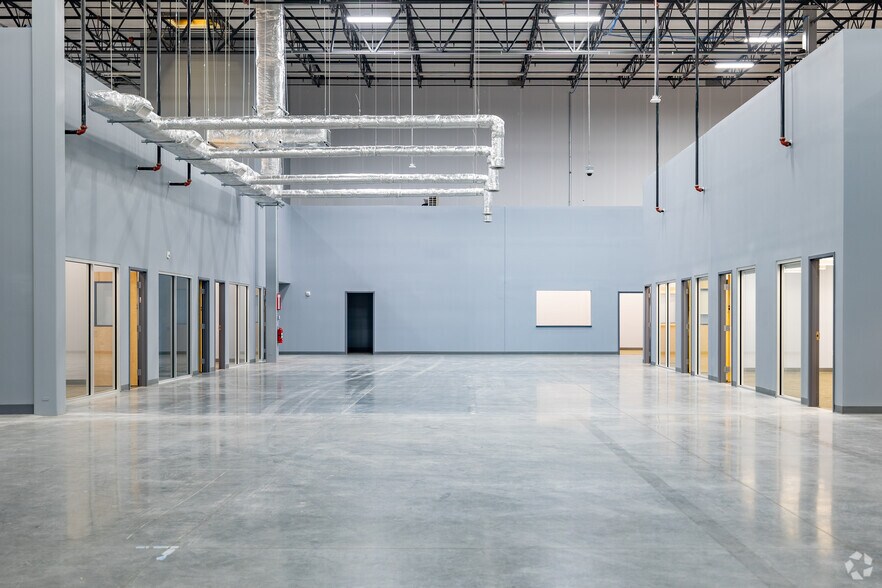 More Photos Of 12415 Old Lagrange Rd, Louisville Warehouse For Lease