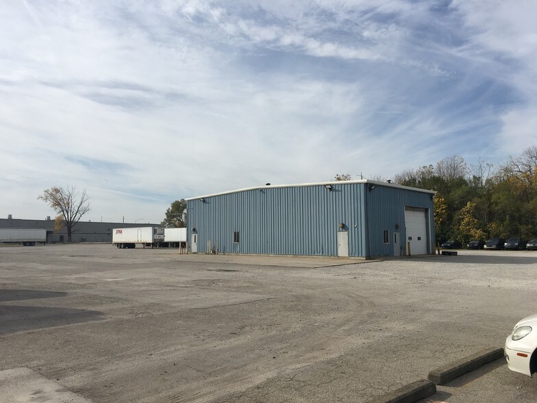 More Photos Of 4310 Stout Field North Dr, Indianapolis Warehouse For Lease