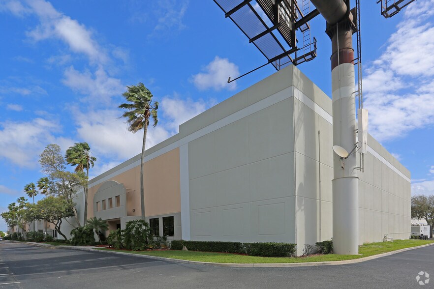 Primary Photo Of 3900 Fiscal Ct, Riviera Beach Warehouse For Lease