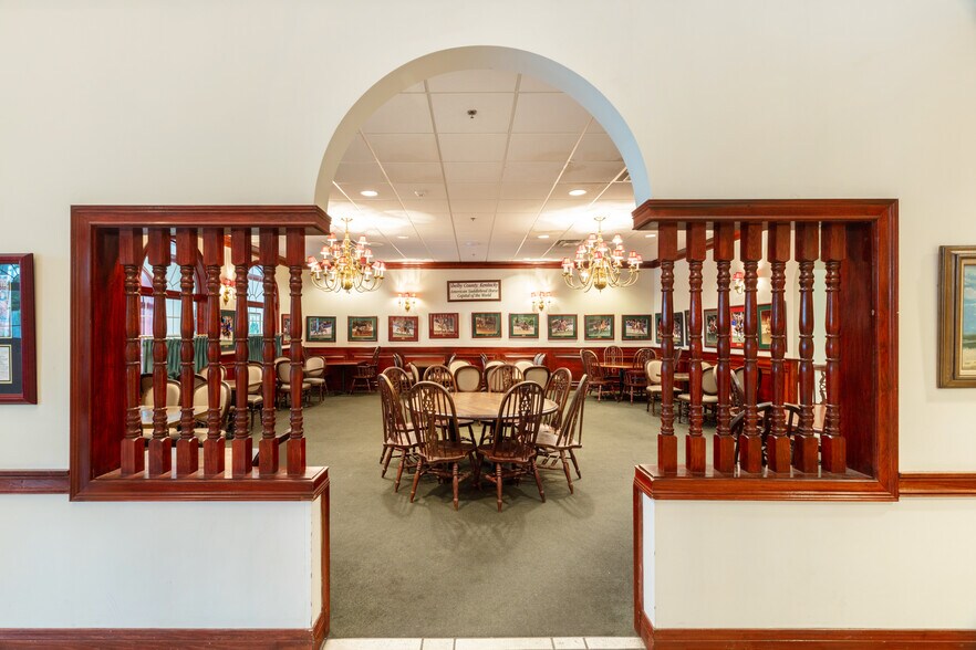 More Photos Of 3202 Shelbyville Rd, Shelbyville Specialty For Sale