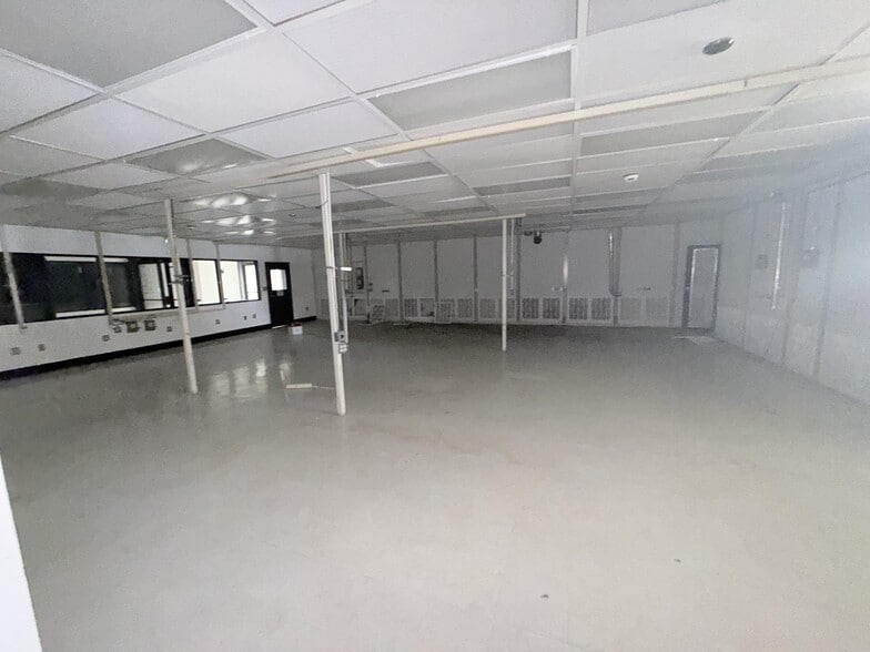 More Photos Of 7725 N Orange Blossom Trl, Orlando Warehouse For Sale
