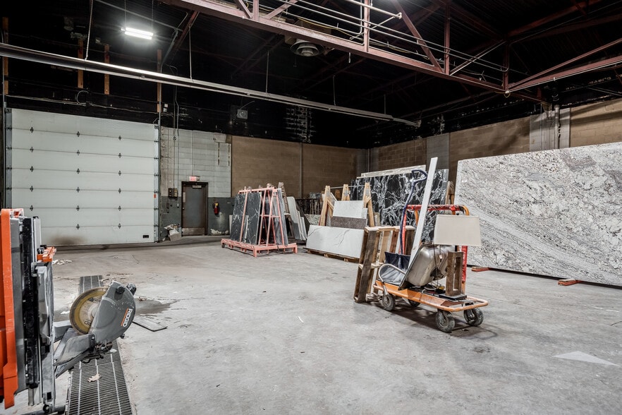 More Photos Of 208-210 Kishwaukee St, Rockford Light Distribution For Sale