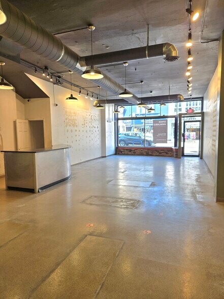 More Photos Of 5208 N Clark St, Chicago Apartments For Lease