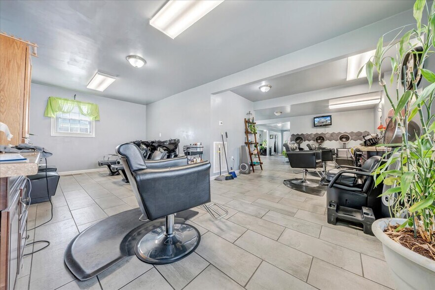 More Photos Of 3118 Williamson Rd NW, Roanoke Freestanding For Sale