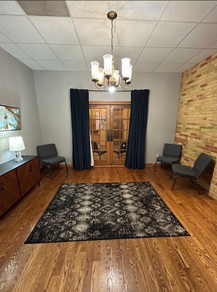 More Photos Of 145 W Wisconsin Ave, Neenah Office For Lease