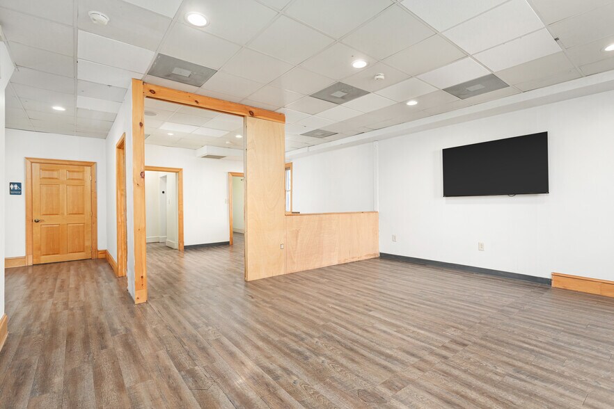 More Photos Of 238 E King St, Strasburg Storefront For Sale