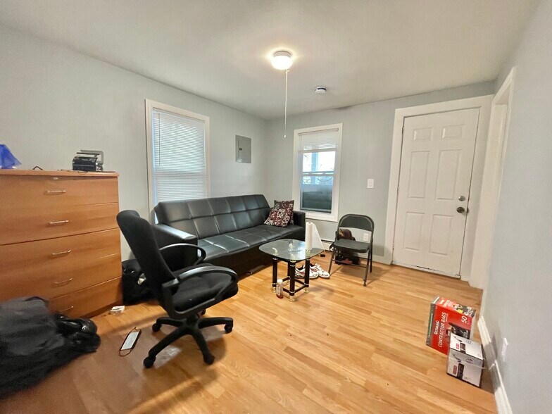 More Photos Of 143 Glen St, Glen Cove Storefront For Sale