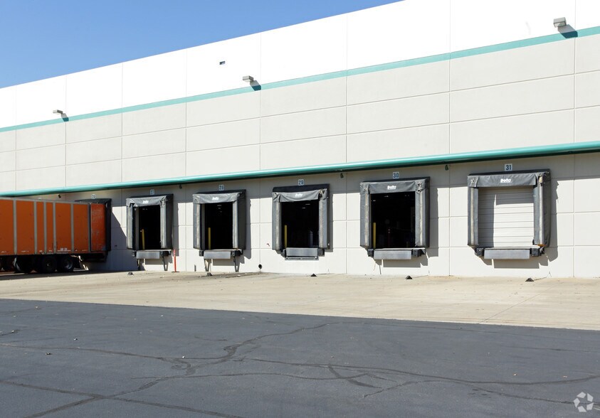 More Photos Of 5780-5800 Challenge Dr, Memphis Distribution For Lease