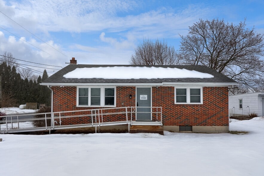 Primary Photo Of 445 Mountville Dr, Lebanon Office For Sale