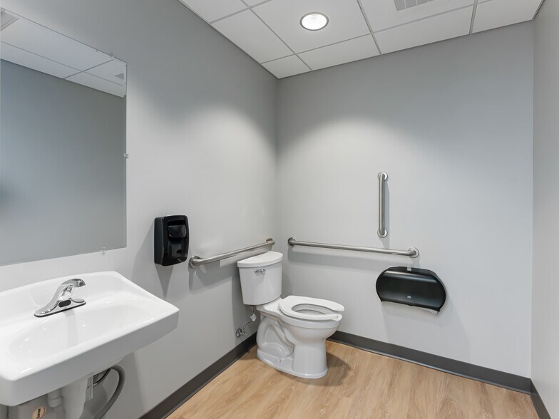 More Photos Of 559 Long Shoals Rd, Arden Medical For Lease