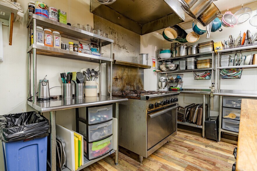 More Photos Of 105 N Main St, Hallettsville Restaurant For Sale