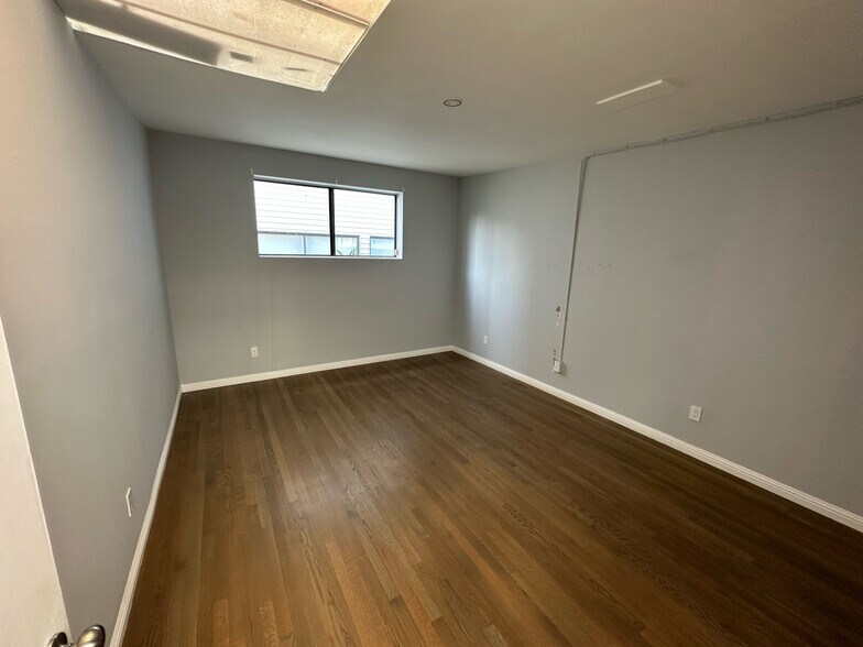 More Photos Of 22 Cleveland St, San Francisco Warehouse For Sale