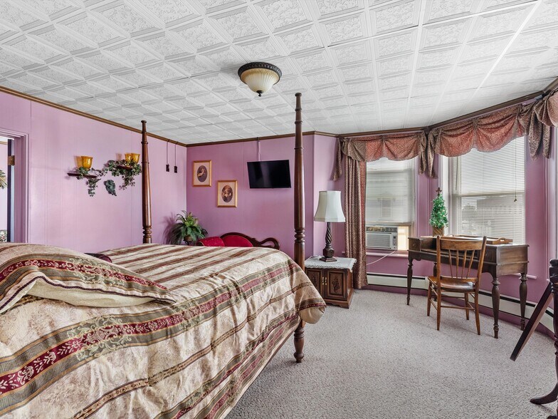 More Photos Of 201 Steele St, Algoma Hotel For Sale