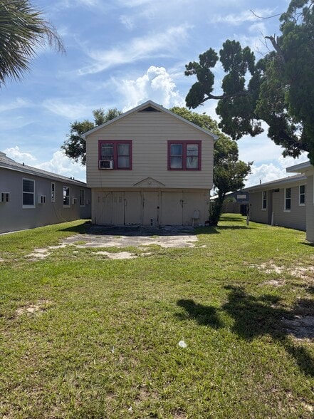 More Photos Of 208 Ridgewood Ave, Daytona Beach Hotel For Sale