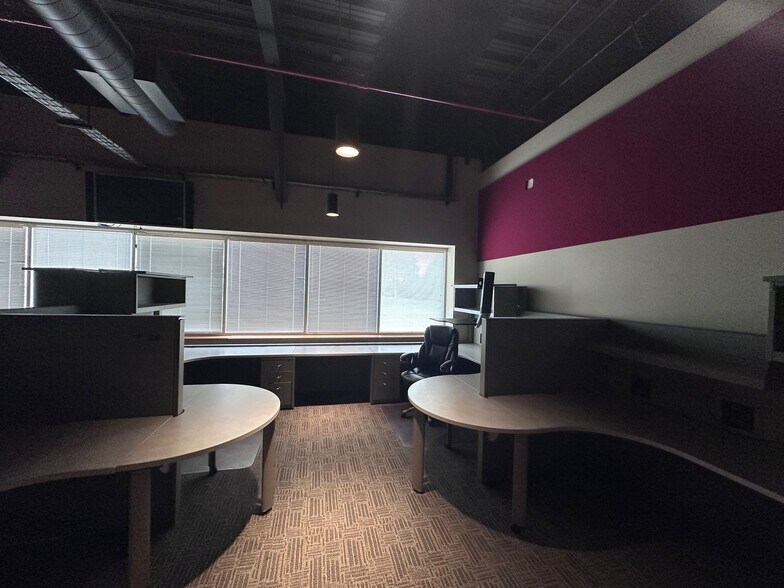 More Photos Of 5825 N 99th St, Milwaukee Office For Lease