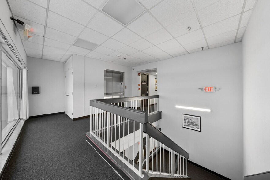 More Photos Of 1995 E Oakland Park Blvd, Fort Lauderdale Loft Creative Space For Sale