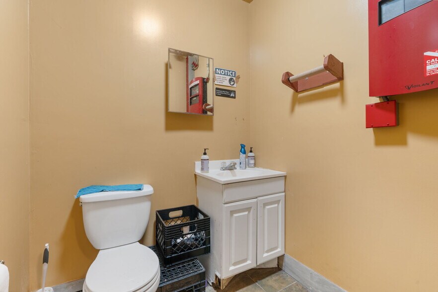 More Photos Of 2 Minthorne St, Staten Island Restaurant For Lease