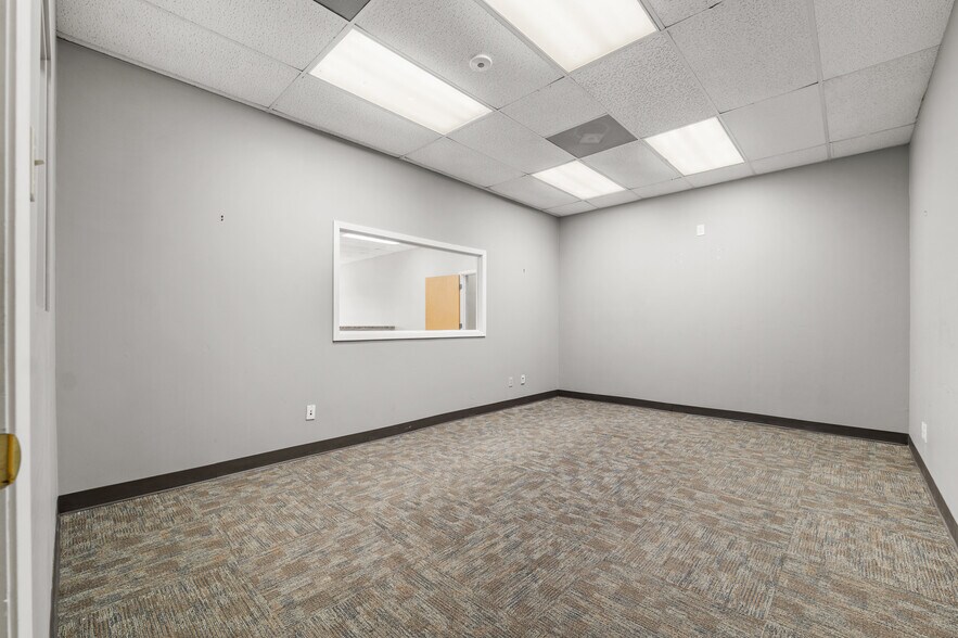 More Photos Of 10854 Vandale St, San Antonio Flex For Sale