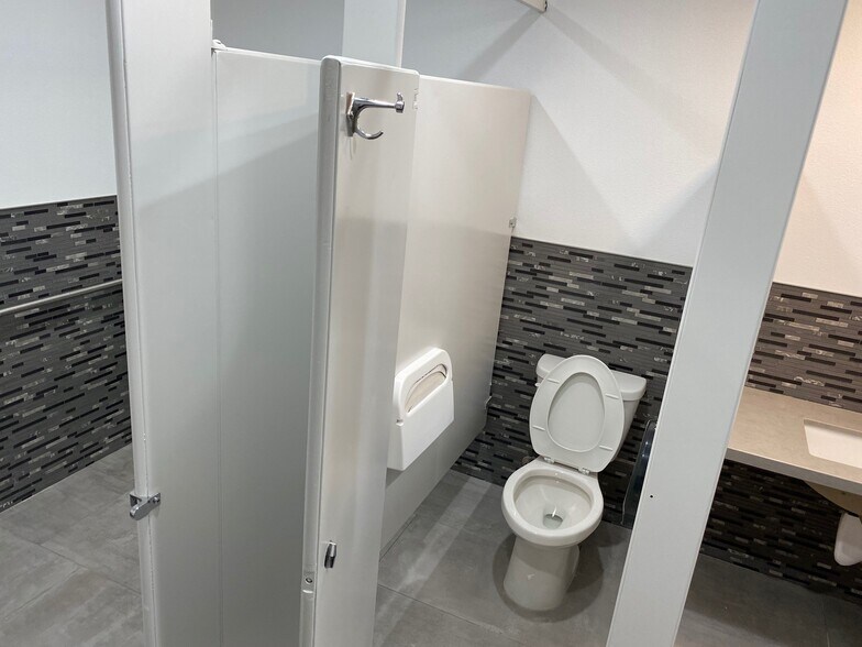 More Photos Of 23293 S Pointe Dr, Laguna Hills Medical For Lease