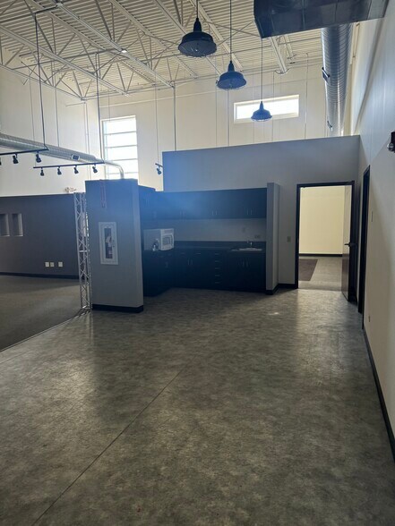 More Photos Of 1201 Teal Ave, Peotone Manufacturing For Lease