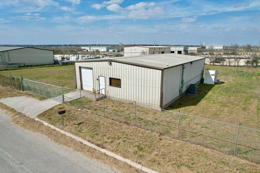 More Photos Of 210 Wyoming Blvd, Pleasanton Warehouse For Lease