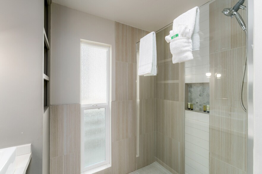 More Photos Of 1920 Beryl St, San Diego Specialty For Sale