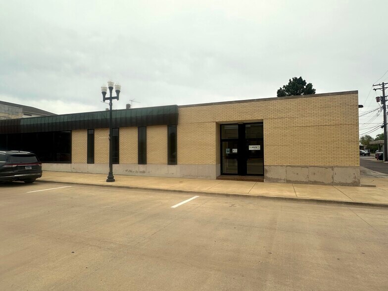 More Photos Of 150 S Main St, Morton Office For Lease