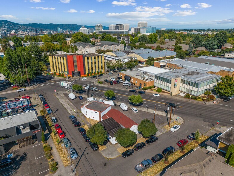 More Photos Of 1840 NE Sandy Blvd, Portland Auto Dealership For Sale