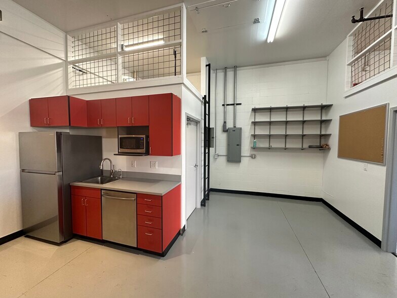 More Photos Of 1225 Blue Spruce Dr, Fort Collins Warehouse For Lease