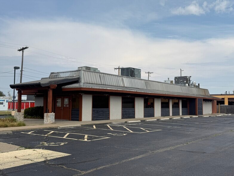 More Photos Of 1640 N Glenstone Ave, Springfield General Retail For Lease