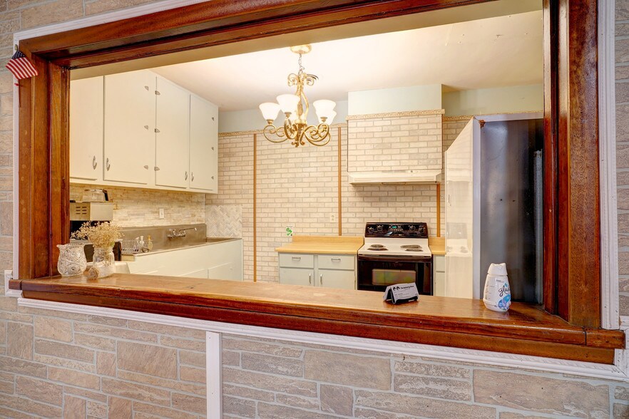 More Photos Of 315 2nd St, Morrow Lodge Meeting Hall For Sale