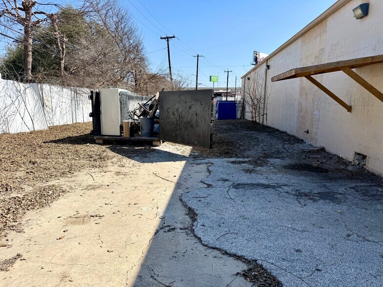 More Photos Of 5703 Kenwick St, San Antonio Warehouse For Lease