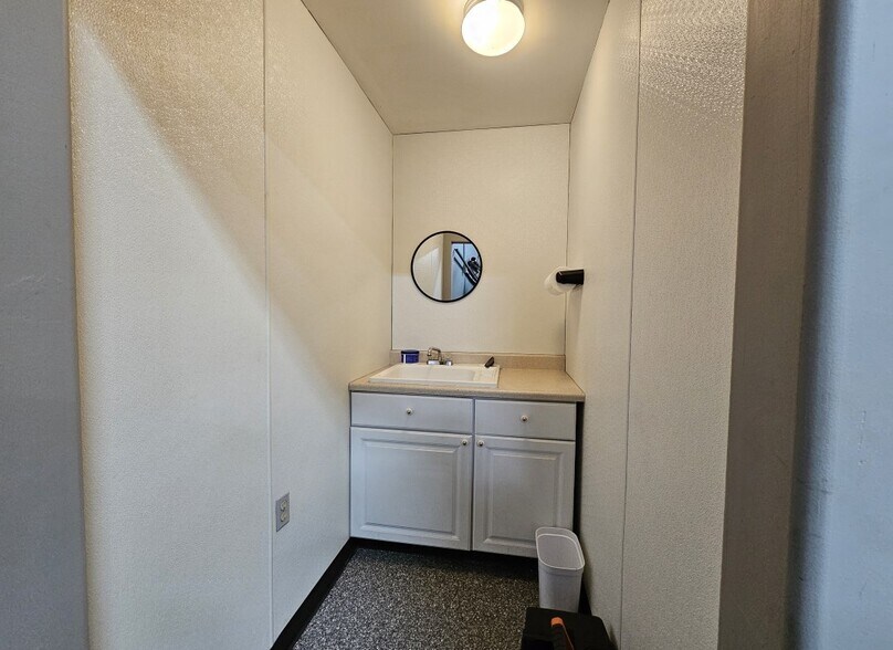 More Photos Of 1501 W Campus Dr, Littleton Flex For Sale