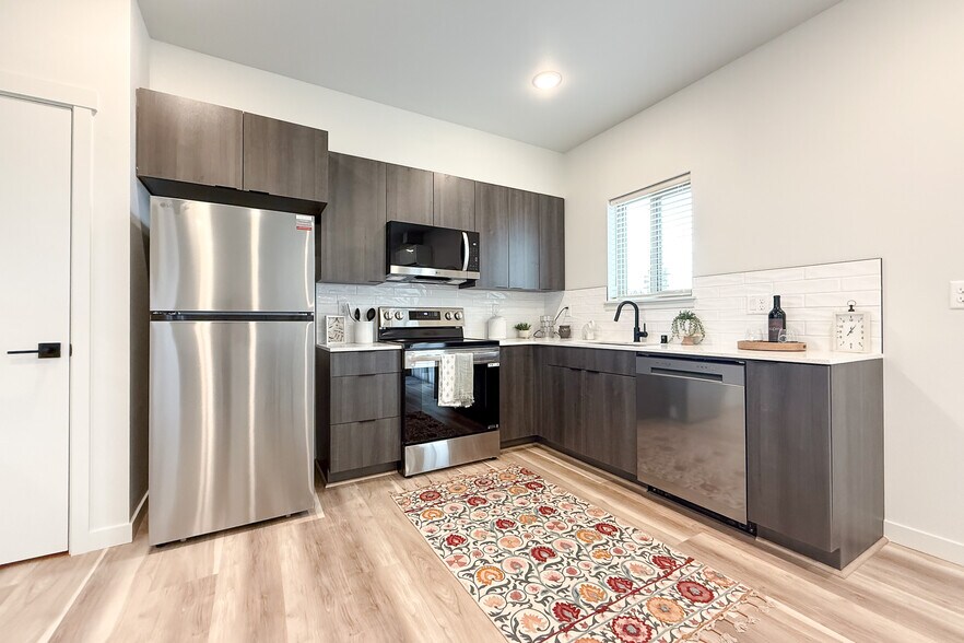 More Photos Of 1007 Grandridge Road, Grandview Apartments For Sale