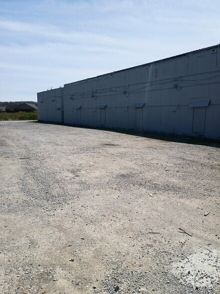 More Photos Of 712 Industrial Ln, Oneida Distribution For Sale