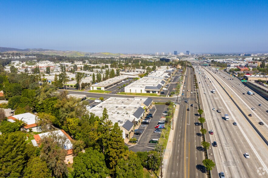 More Photos Of 23501 Ridge Route Dr, Laguna Hills Showroom For Lease