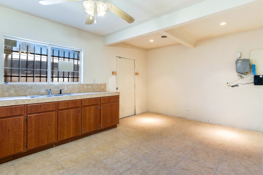 More Photos Of 947 W Ramsey St, Banning Freestanding For Sale