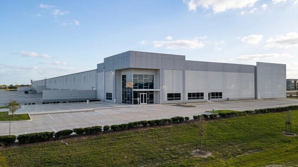 More Photos Of Anserra Trl, Katy Distribution For Lease