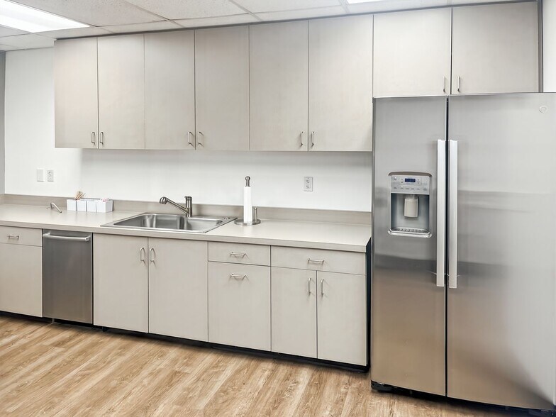 More Photos Of 1690 W Shaw Ave, Fresno Coworking Space