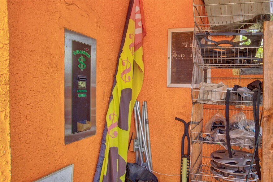 More Photos Of 15182 Dahlgren Ave, Port Charlotte Carwash For Sale