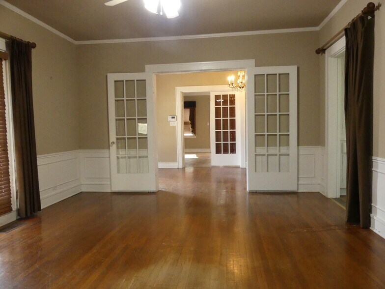 More Photos Of 304 S Trinity St, Decatur Office Residential For Lease
