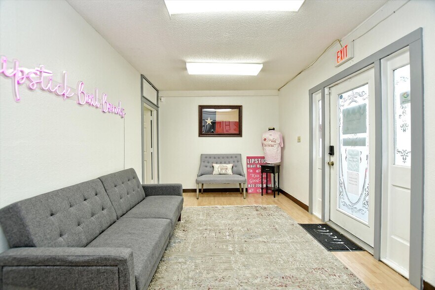 More Photos Of 600 Forest St, Georgetown Office For Sale