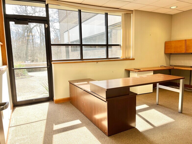 More Photos Of 500 Commonwealth Dr, Warrendale Office For Lease