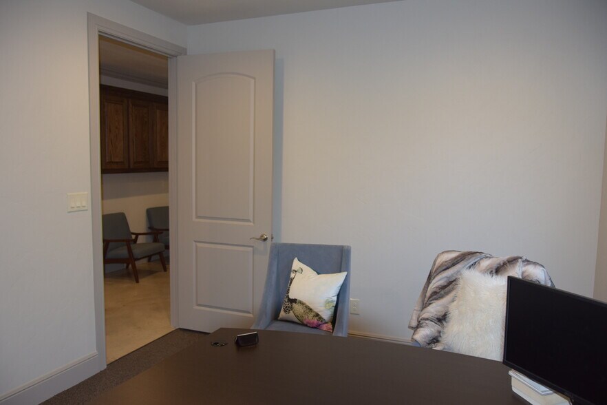 More Photos Of 414 N Main St, Grapevine Loft Creative Space For Lease