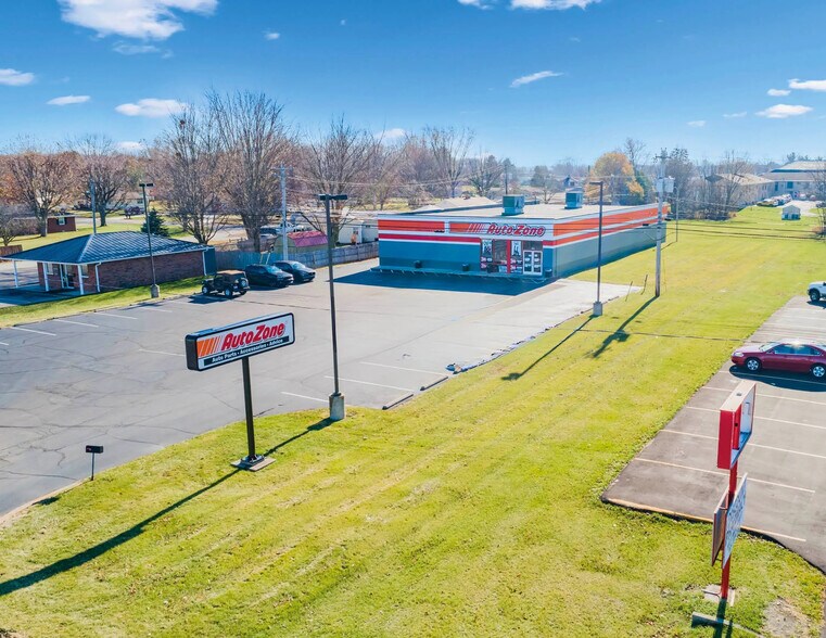 More Photos Of 808 E Main St, Gas City Freestanding For Sale