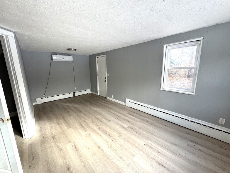 More Photos Of 35 Neslo Dr, Nesconset Flex For Lease