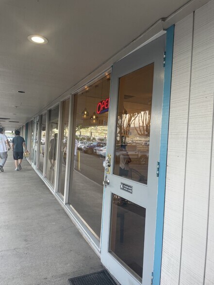 More Photos Of 565 Kokea St, Honolulu Unknown For Lease