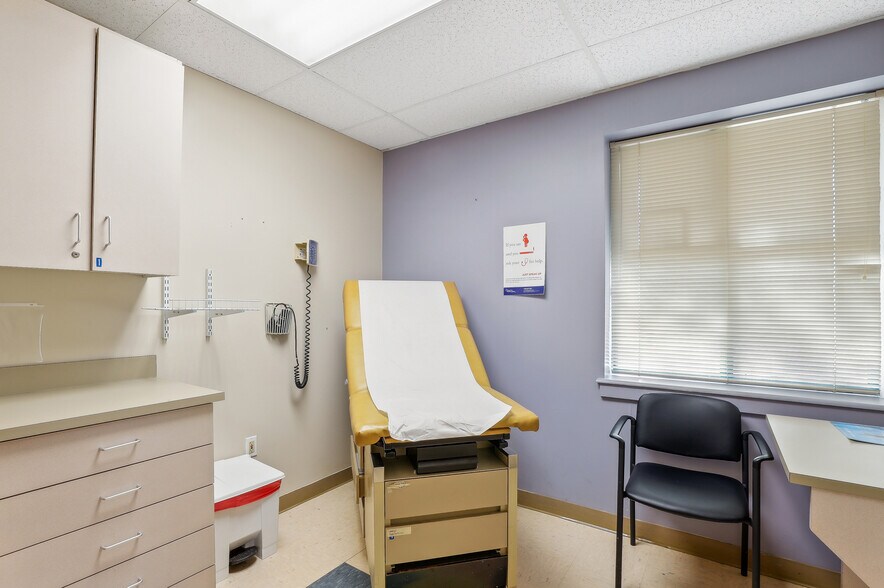 More Photos Of 631 Cherry Hill Rd, Baltimore Medical For Sale