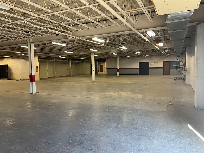 More Photos Of 3 Fergueson Dr, Parkersburg Warehouse For Lease